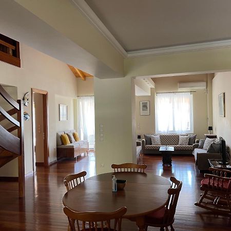 Spacious luxurious two-level apartment Loutráki Exterior foto